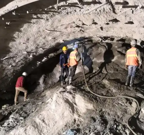 临淄拱顶带模注浆料的施工流程及注意事项